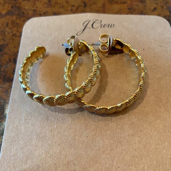 NWT J. Crew Seashell "Beach Getaway" 2 1/4" Gold Hoop Earrings - Picture 6 of 8